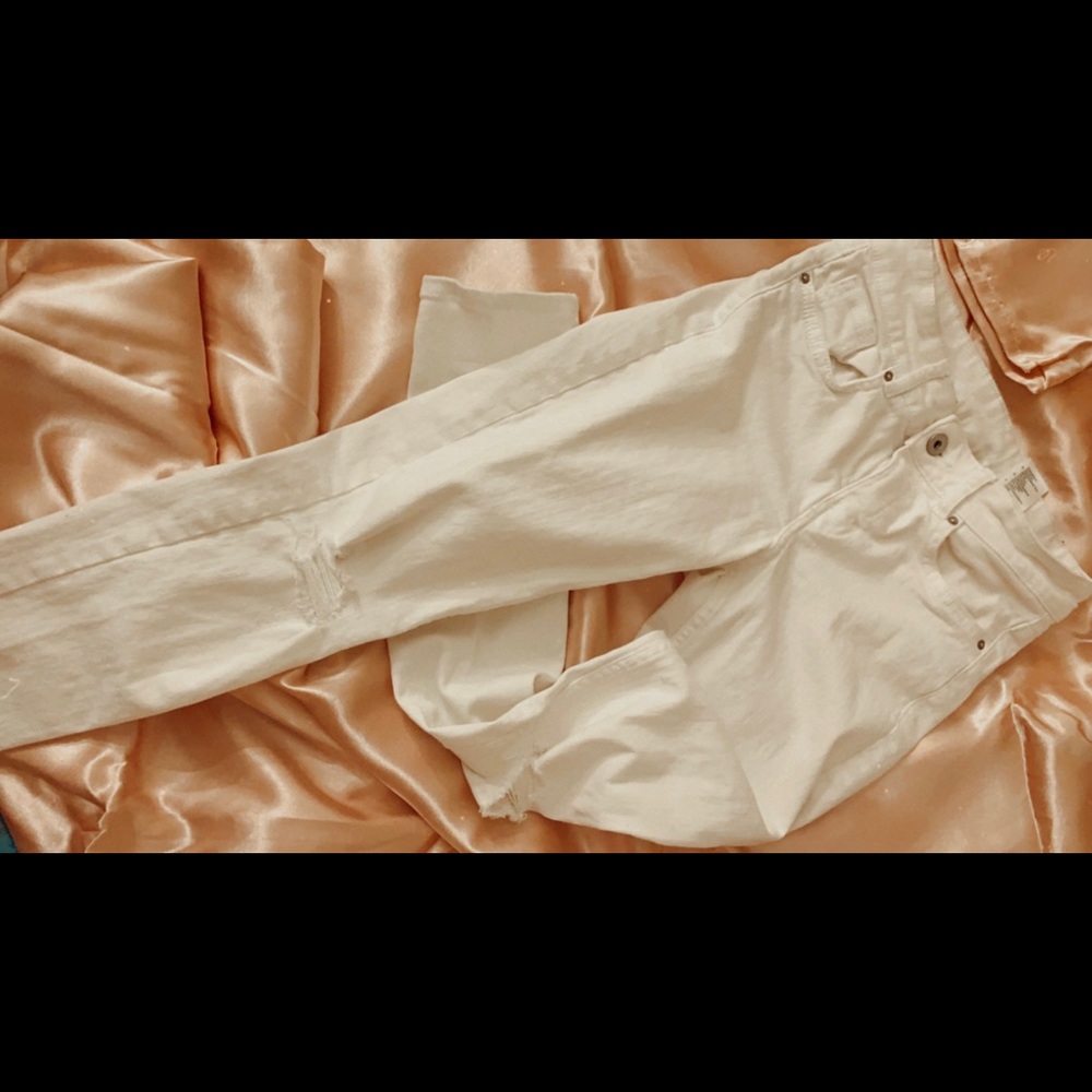 Moving out sale! White distressed jeans